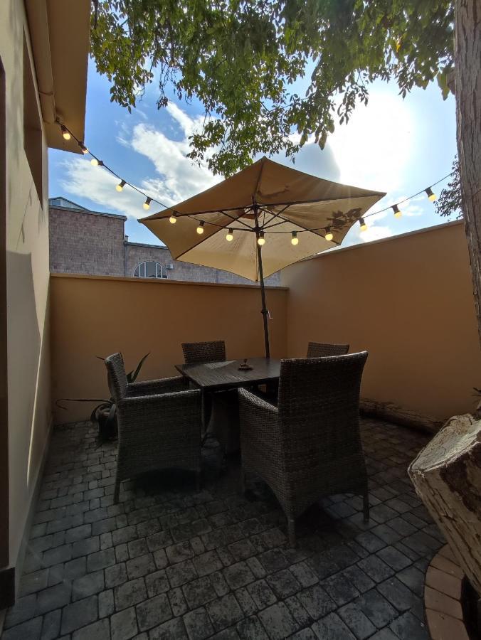 Hotelise I Tulip Apartment Ереван Екстериор снимка