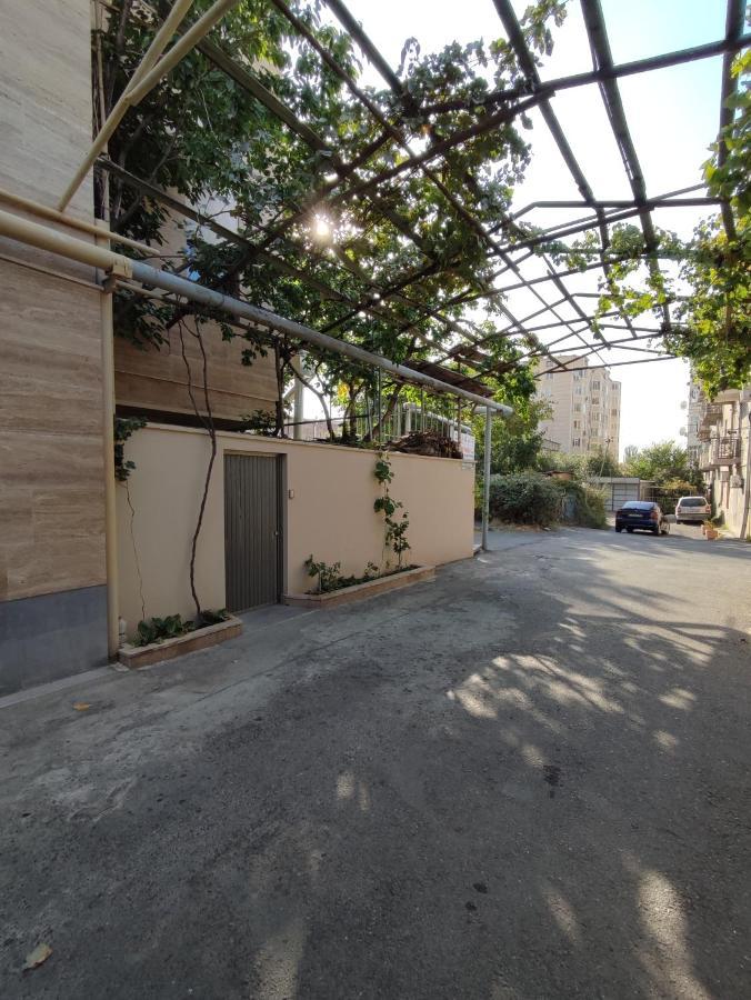 Hotelise I Tulip Apartment Ереван Екстериор снимка