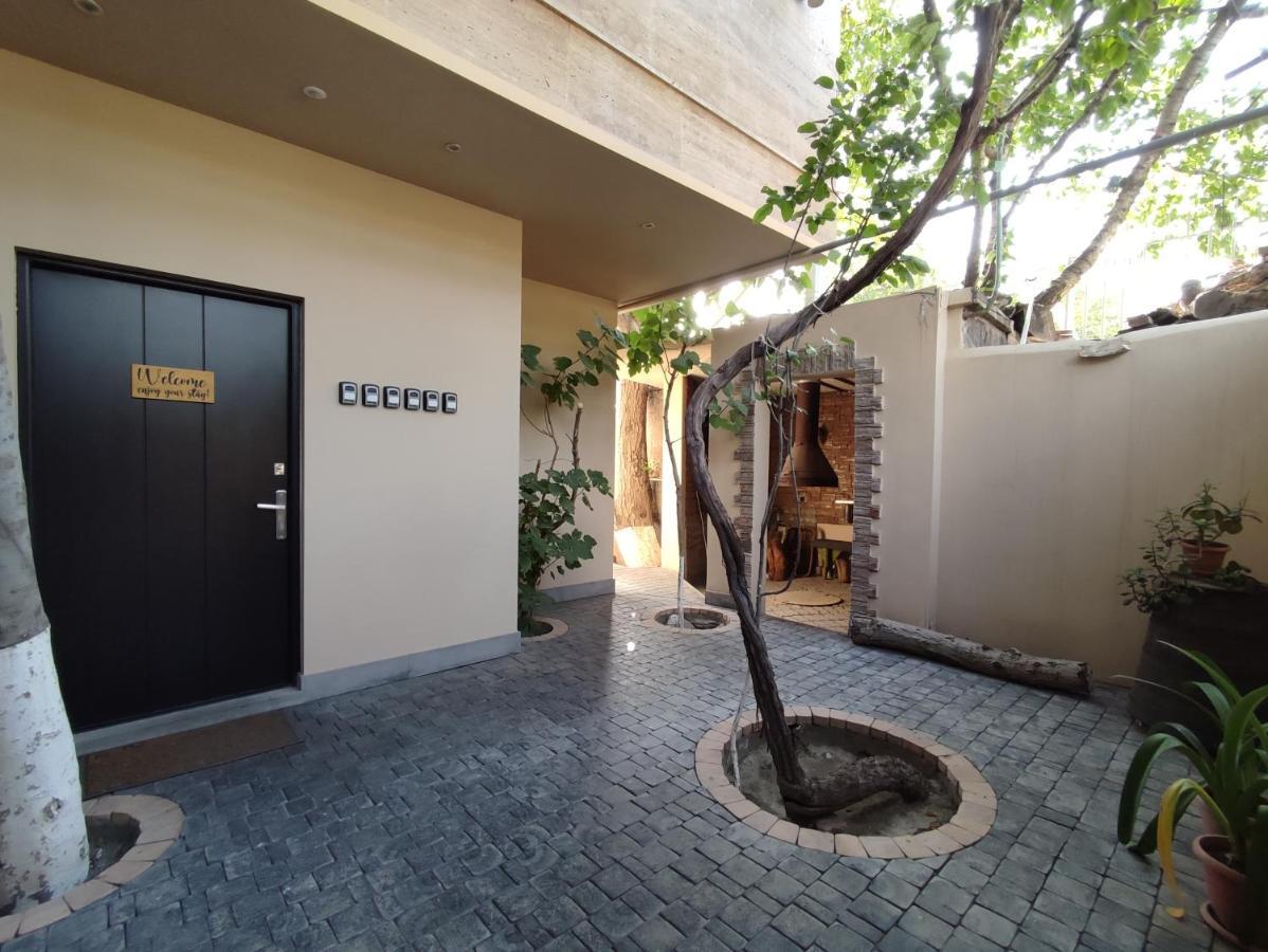 Hotelise I Tulip Apartment Ереван Екстериор снимка